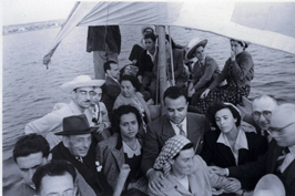 Al centro della foto a Mozia negli anni '50
