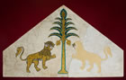 4 - Maestranze Arabe, sec. XII - Lasta marmorea raffigurante due leoni e una palma