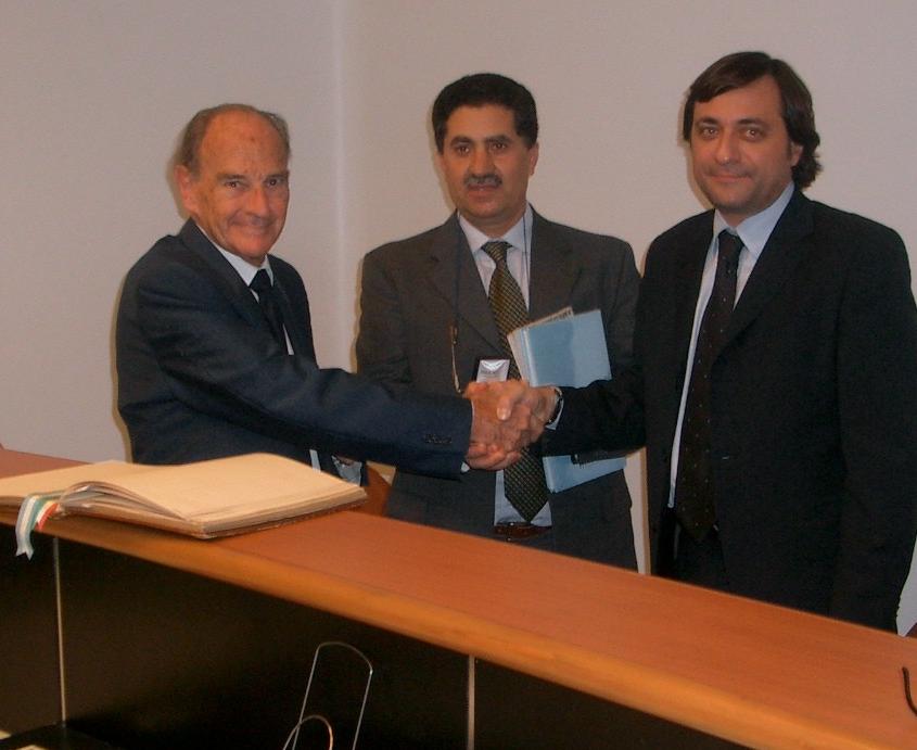 Fotodi: Da sinistra: Juan Mosca (vice presidente dell' Ospedale Italiano di Buenos Aires), l'onorevoel Angelo Capodicasa e l'assessore Francesco Scoma.